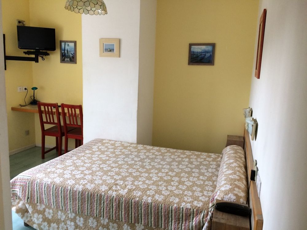 מונפלייה Hotel Acapulco מראה חיצוני תמונה